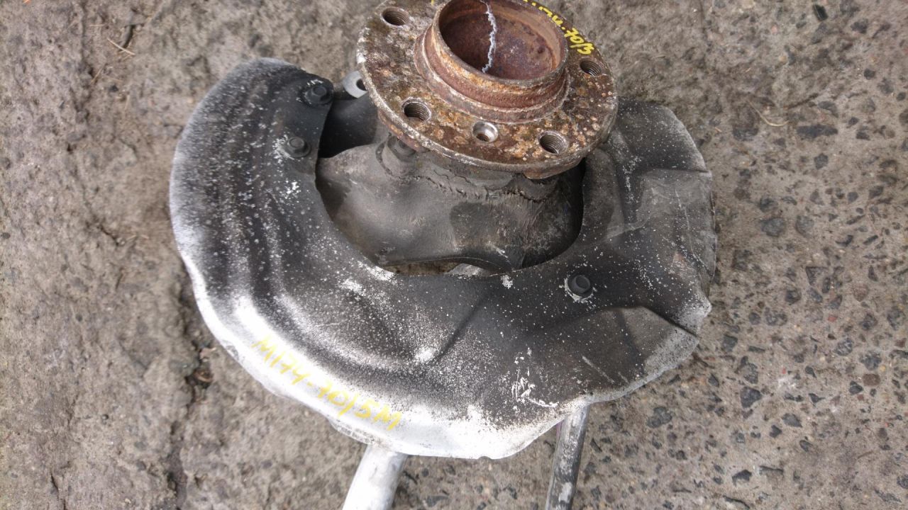 защитный кожух тормозного механизма BMW 2013, 2.0 л., N47 D20 C, дизель, АКПП, хетчбэк 5 дв., правый руль, 6873417 - фото №1