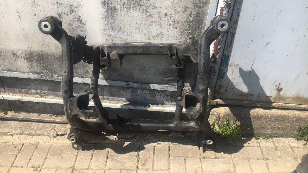 балка подвески передняя (подрамник) Mercedes-Benz M-Класс W164 2006, 3.0 л., OM 642.940, дизель, АКПП, внедорожник 5 дв., A1643300058 - фото №1