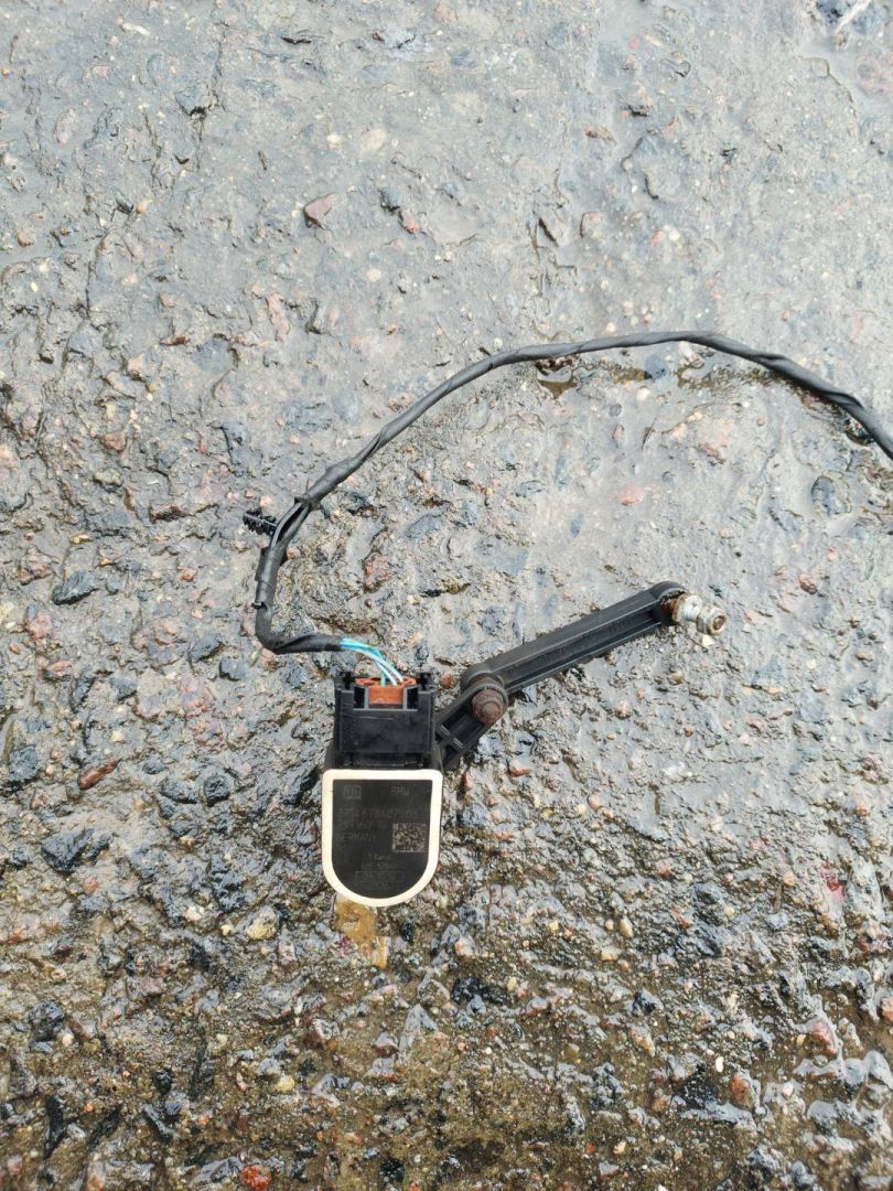 датчик дорожного просвета задний BMW 2010, 3.5 л., бензин, 6784075 - фото №1