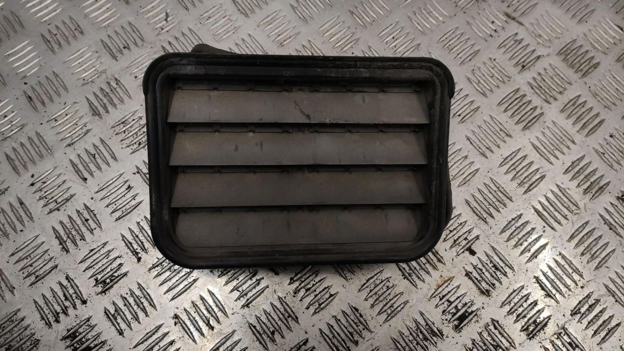 Наружная вентиляционная решетка Mercedes-Benz M-Класс W164 2007, 3.0 л., OM 642.940, дизель, 1648300042 - фото №1