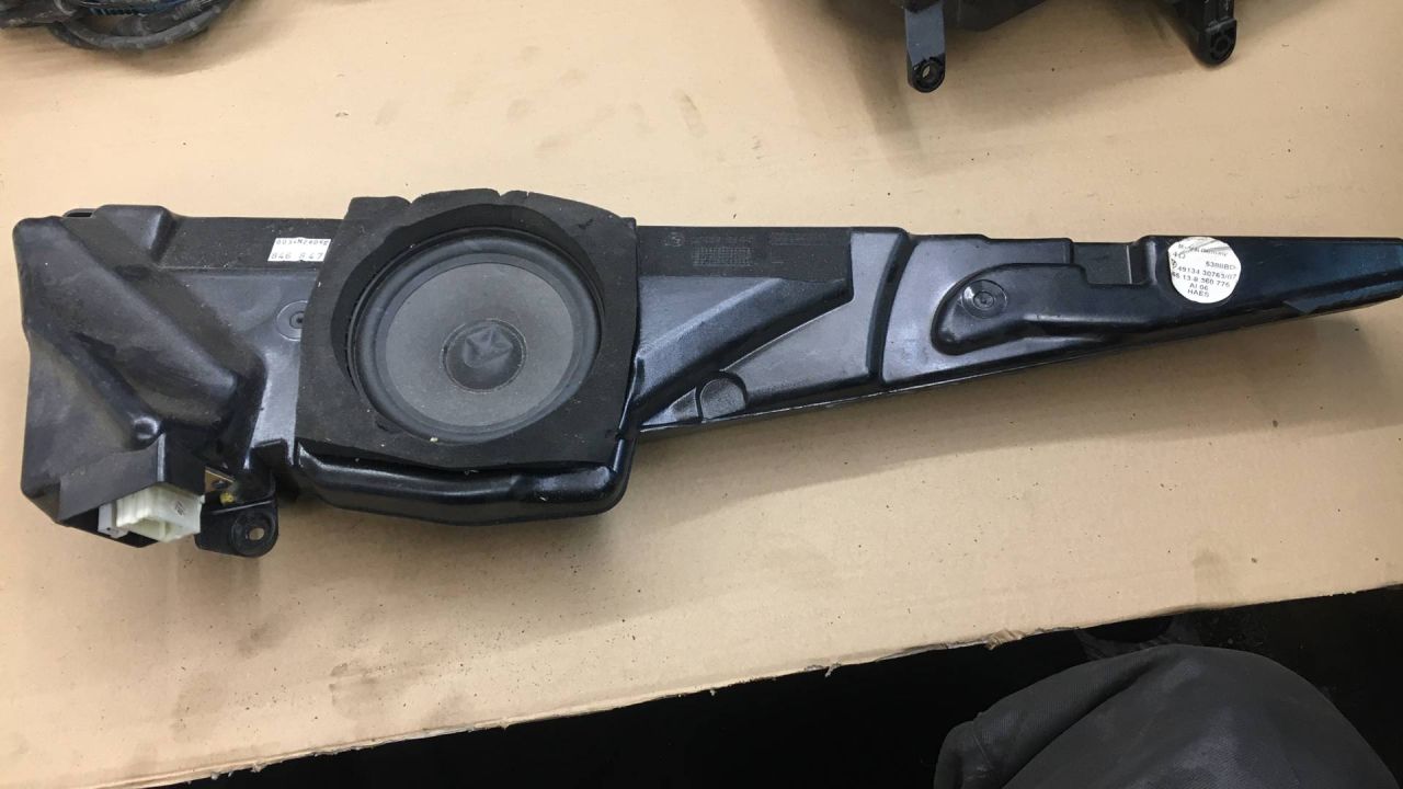 динамик двери BMW 5 серия E39 1998, 2.0 л., бензин, седан, 8360775 - фото №1