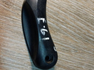 захватный крюк капота BMW 5 серия E60/E61 2006, 4.8 л., N62 B48 A, бензин, АКПП, универсал, 51437008933, 7008933