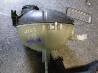 бачок расширительный Mercedes-Benz E-Класс W212/S212/C207/A207 2011, 1.8 л., M 271.860, бензин, АКПП, черный, кабриолет, A2045000549