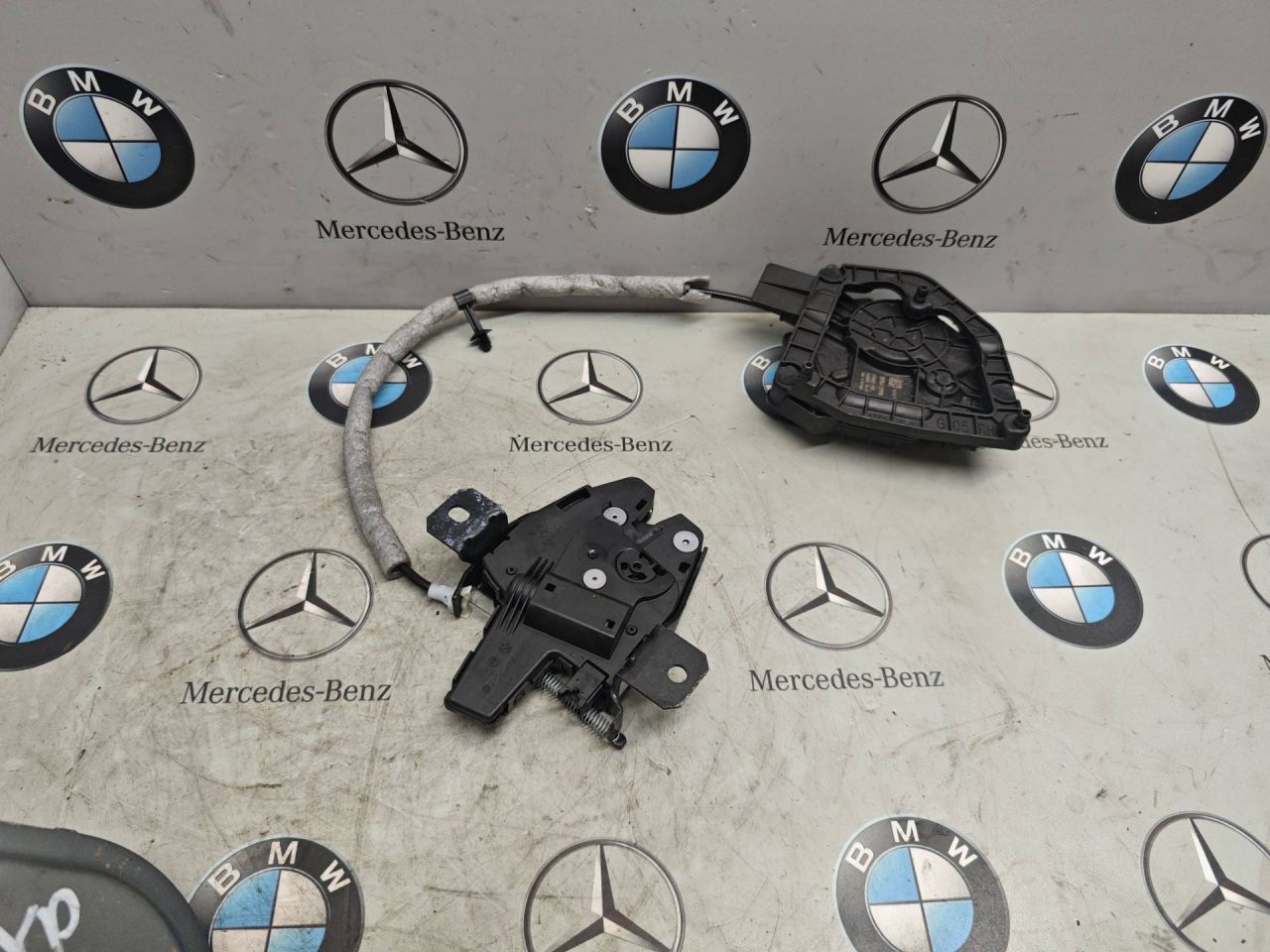 замок заднего борта BMW 2025, 3.0 л., бензин, 7475462, 5A12988 - фото №1