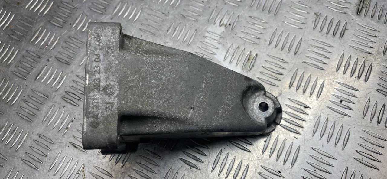 кронштейн двигателя Mercedes-Benz 2012, 1.8 л., M 271.820, бензин, A2712232304 - фото №1
