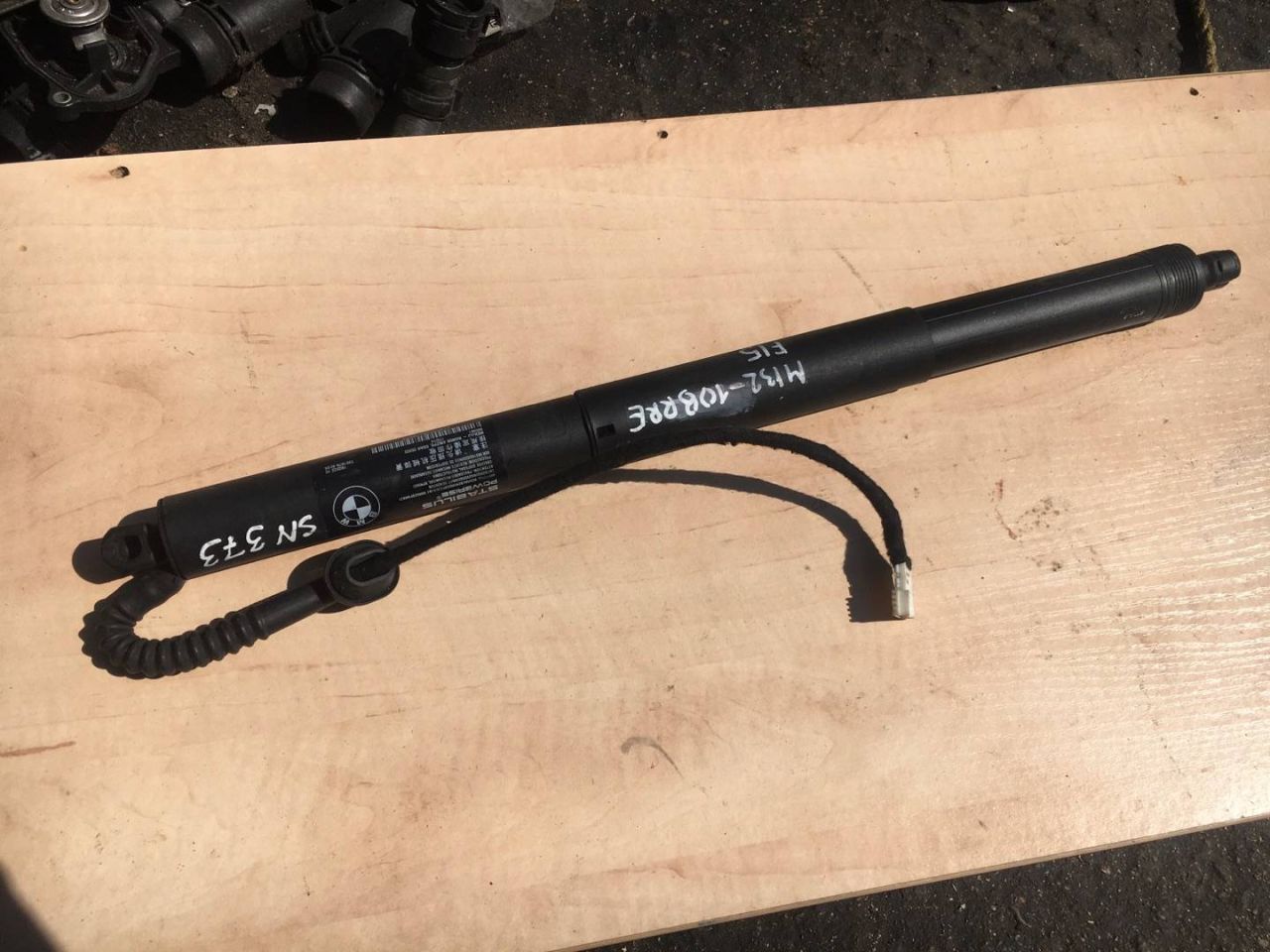 амортизатор крышки багажника (3-5 двери) BMW X5 F15 2014, 3.0 л., N57 D30 A, дизель, АКПП, внедорожник 5 дв., 7361878 - фото №1