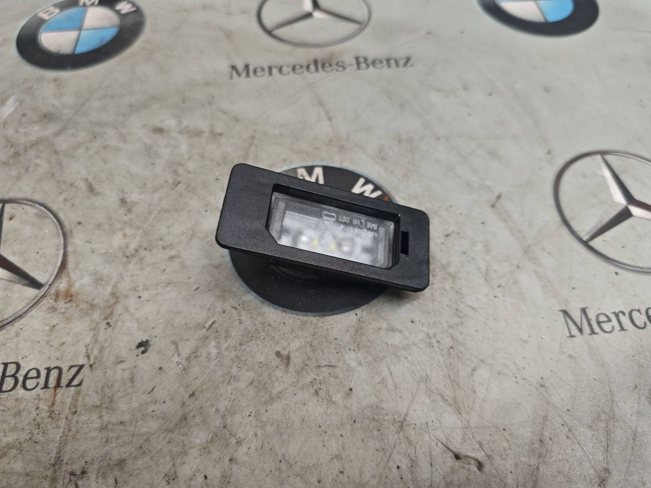 подсветка номера BMW 2025, 3.0 л., бензин, 9481841 - фото №1