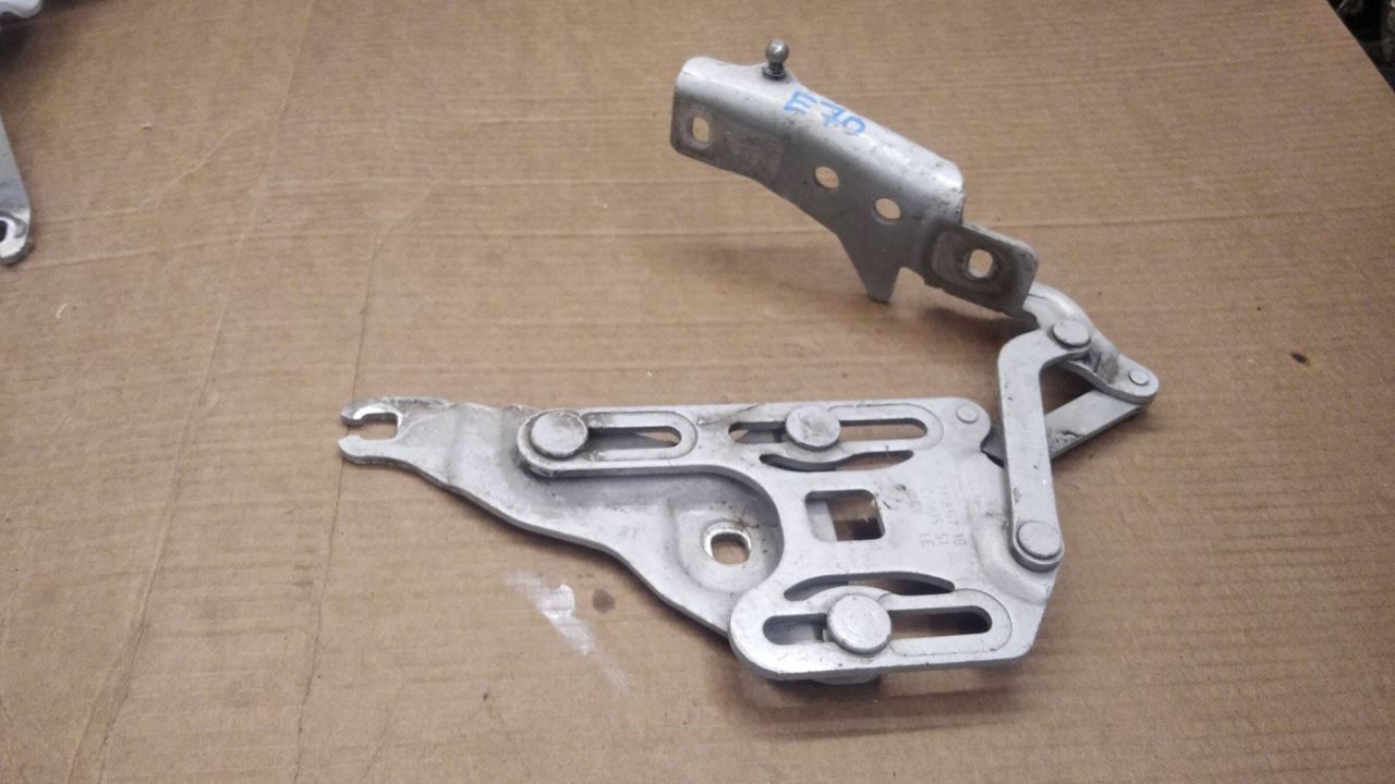 петля капота левая BMW X5 E70 2007, 4.8 л., бензин, АКПП, внедорожник 5 дв., 7148347 - фото №1