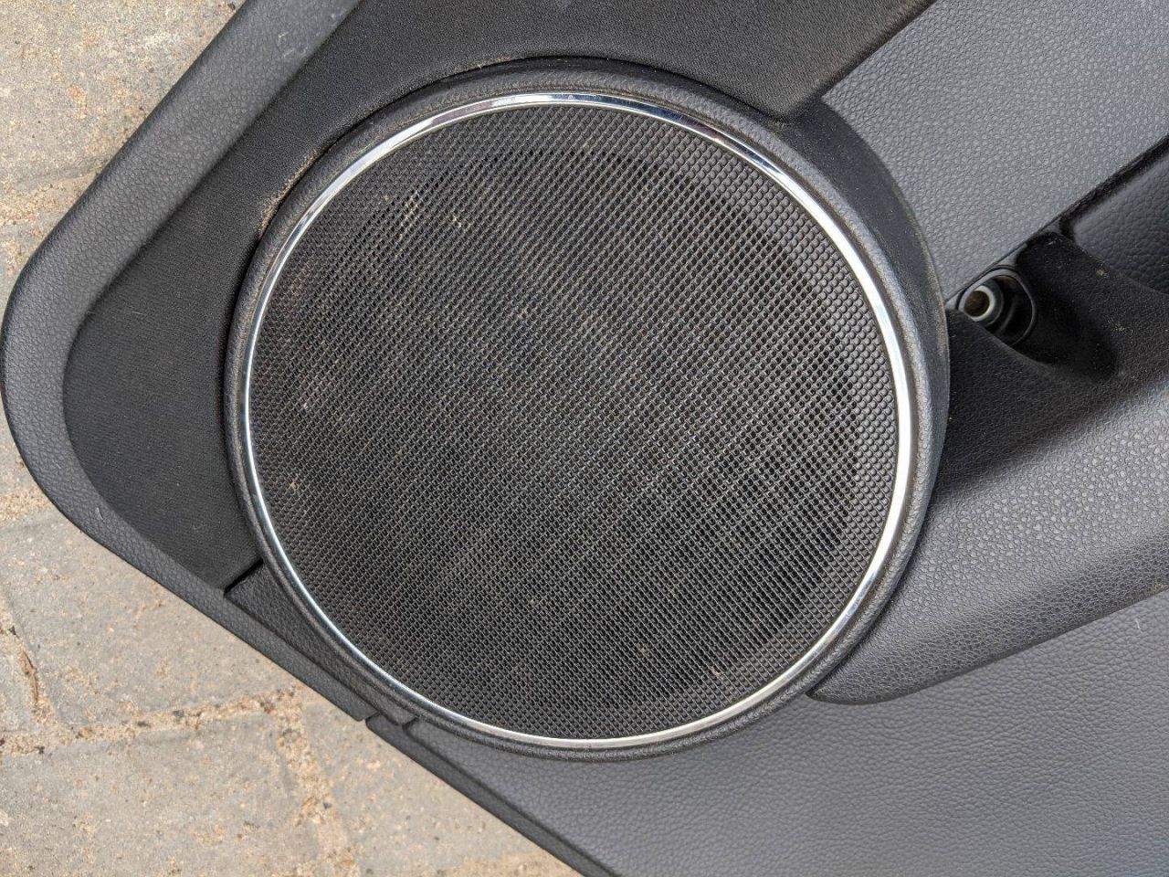 сетка на динамик двери задней Mercedes-Benz C-Класс W204/S204 2009, 3.0 л., M 272.948, бензин - фото №1