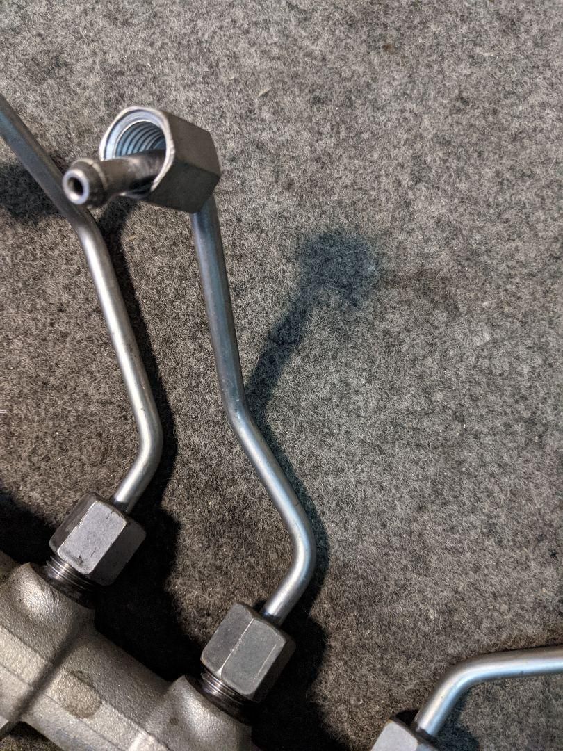 трубка топливная Mercedes-Benz GL-Класс X166 2015, 2.1 л., OM 651.960, дизель, АКПП, 6510703233, A6510703233 - фото №1