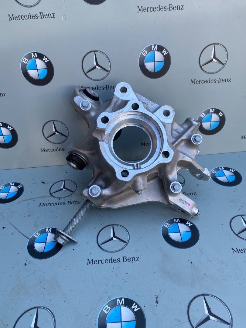 кулак задний левый BMW 2024, 6879751 - фото №1