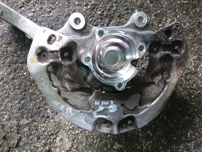 защитный кожух тормозного механизма Mercedes-Benz E-Класс W213/S213/C238/A238 2016, 2.0 л., OM 654.920, дизель, АКПП, белый, седан, правый руль, A0004213520 - фото №1