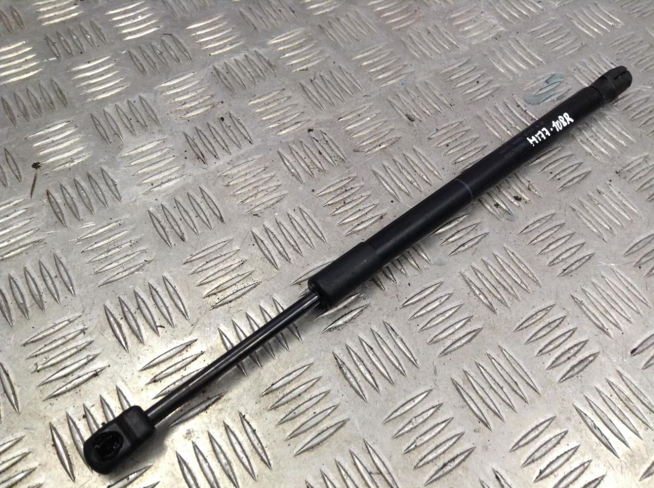 амортизатор капота BMW X6 F16 2017, 3.0 л., N57 D30 B, дизель, АКПП, внедорожник 5 дв. - фото №1