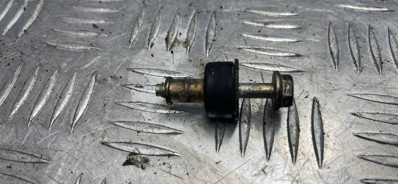 болт двигателя BMW 3 серия E90/E91/E92/E93 2007, 3.0 л., дизель, полный привод - фото №1