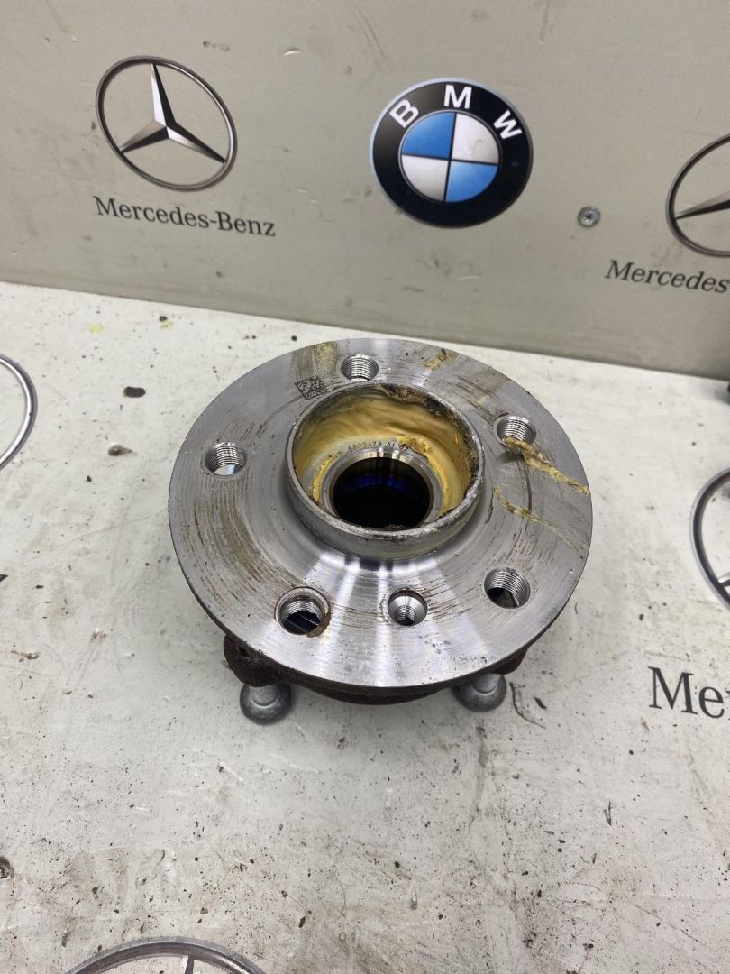 ступица задняя правая BMW 2023, 3.0 л., B58 B30 A, бензин, 475, 6895673 - фото №1