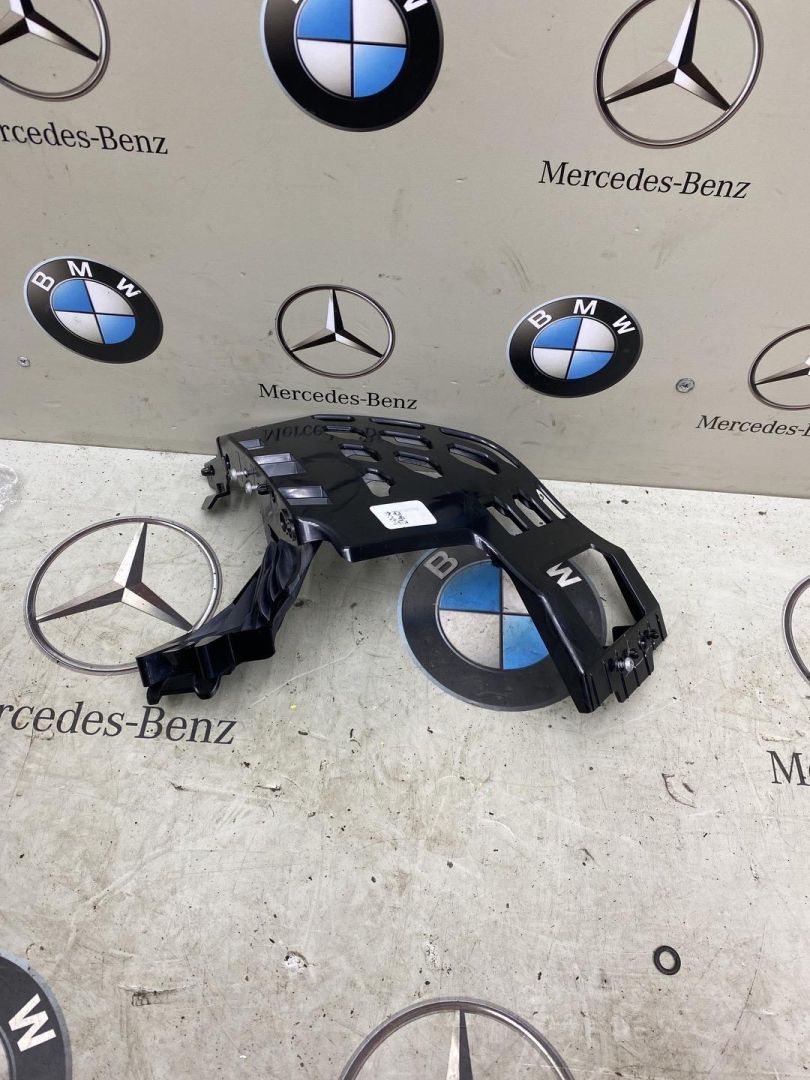 Крепления ( кронштейн ) крыла передний правый BMW 2023, 3.0 л., B58 B30 A, бензин, 475, 9881246 - фото №1