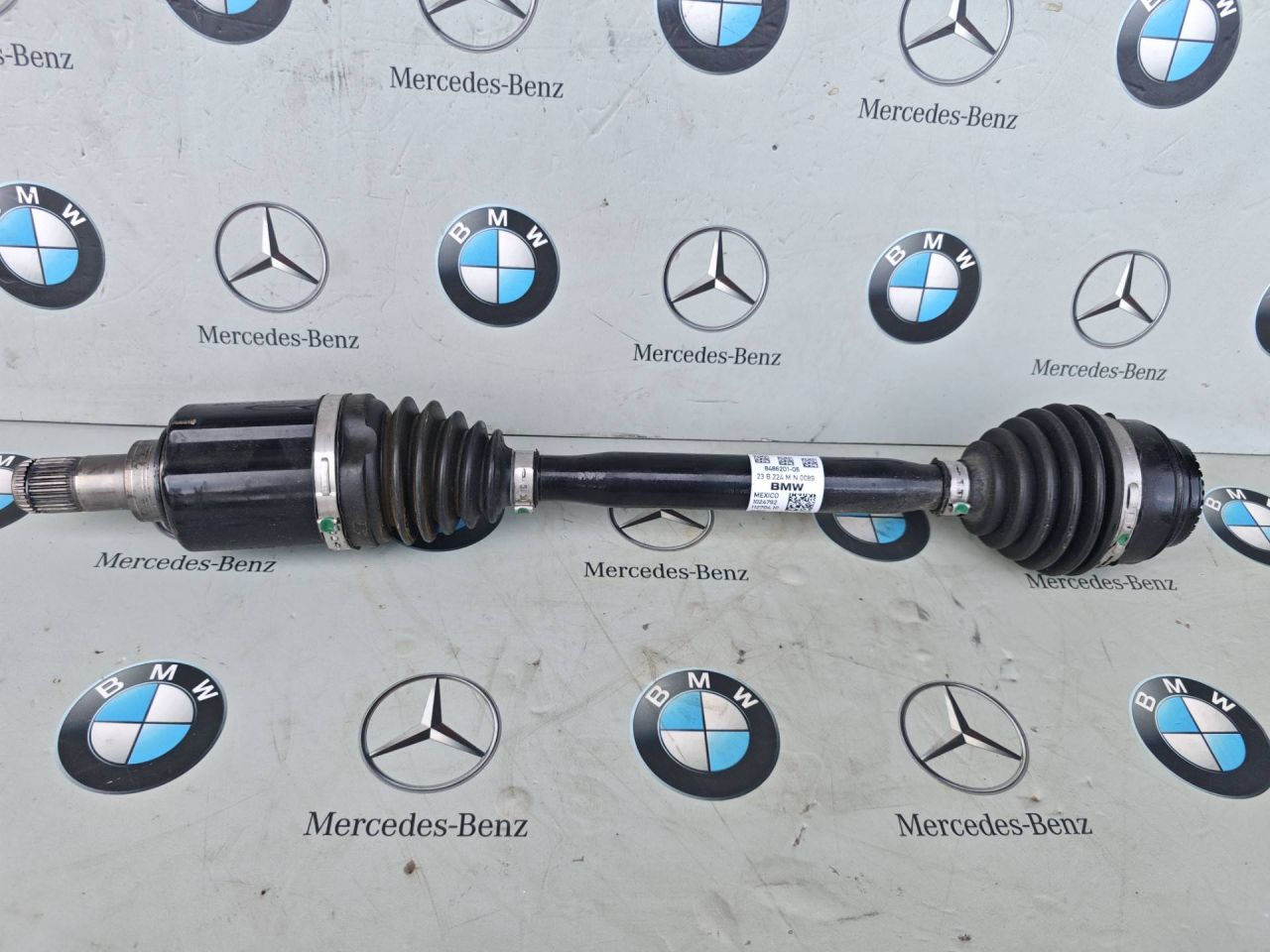 полуось передняя левая (приводной вал, ШРУС) BMW 2024, бензин, 8486201 - фото №1