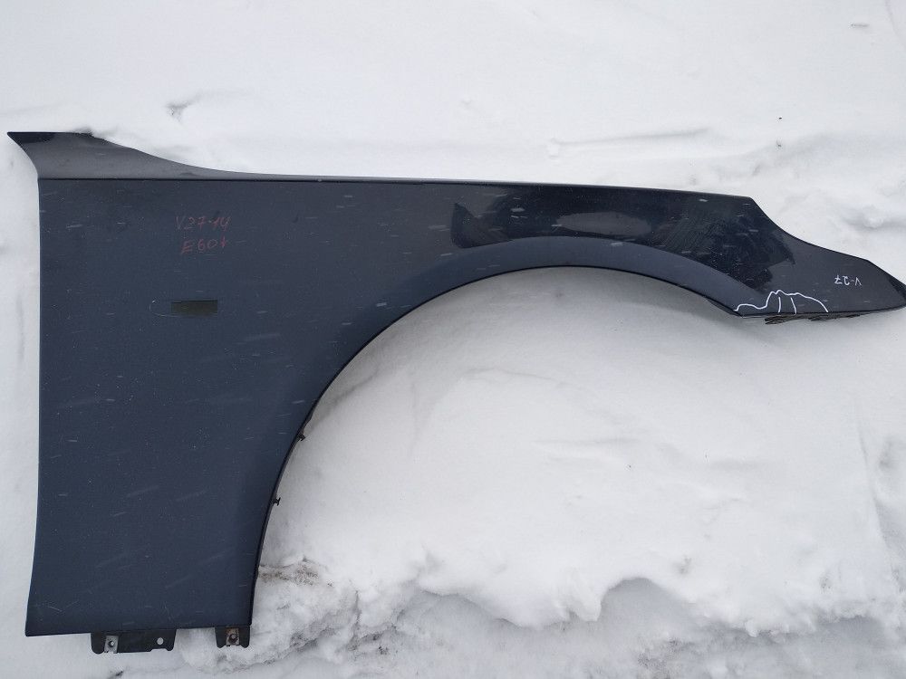 крыло переднее правое BMW 5 серия E60/E61 2005, 2.2 л., бензин, МКПП, седан, 7111430 - фото №1