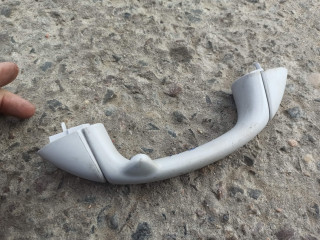 ручка внутренняя потолочная Mini Cooper 1 поколение 2001, 1.6 л., W10 B16 A, бензин, АКПП, красный, хетчбэк 5 дв.