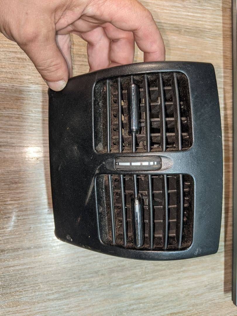 дефлектор обдува салона Mercedes-Benz C-Класс W204/S204 2009, 3.0 л., M 272.948, бензин, A2048300954, 2048300954 - фото №1