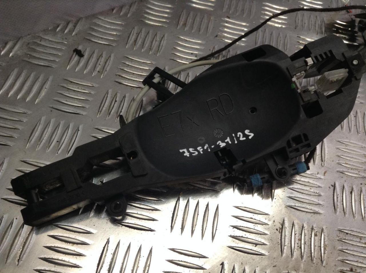 скелет ручки двери задней левой BMW X5 E70 2008, 3.0 л., N52 B30 AF, бензин, АКПП, внедорожник 5 дв. - фото №1