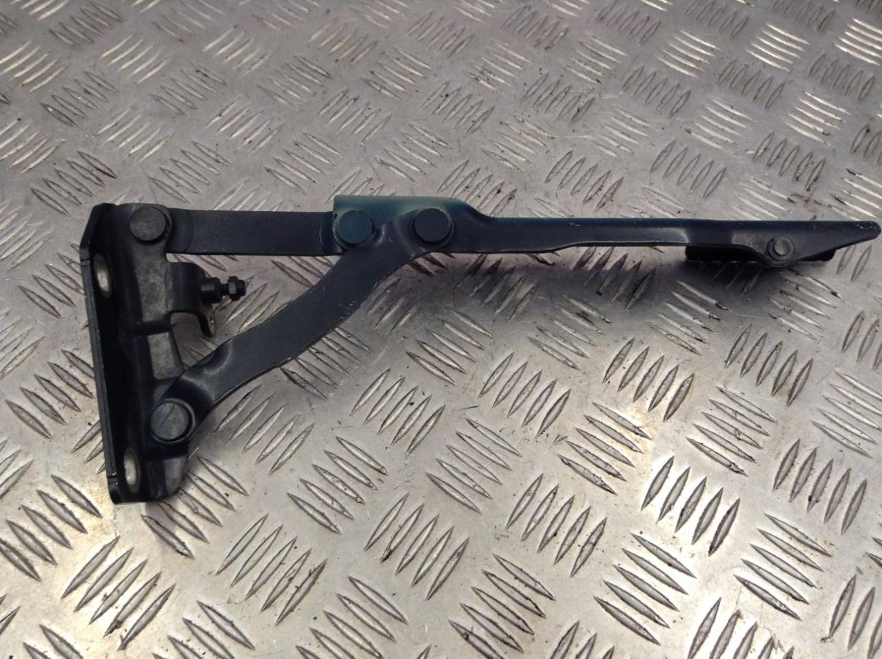 петля капота правая BMW 5 серия E60/E61 2005, 3.0 л., дизель, АКПП, синий, седан - фото №1