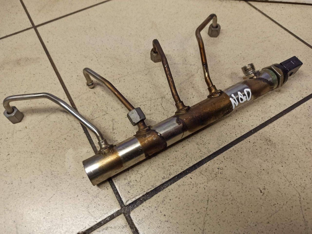 топливная рампа BMW 2013, 2.0 л., N20 B20 B, бензин, 7585411 - фото №1