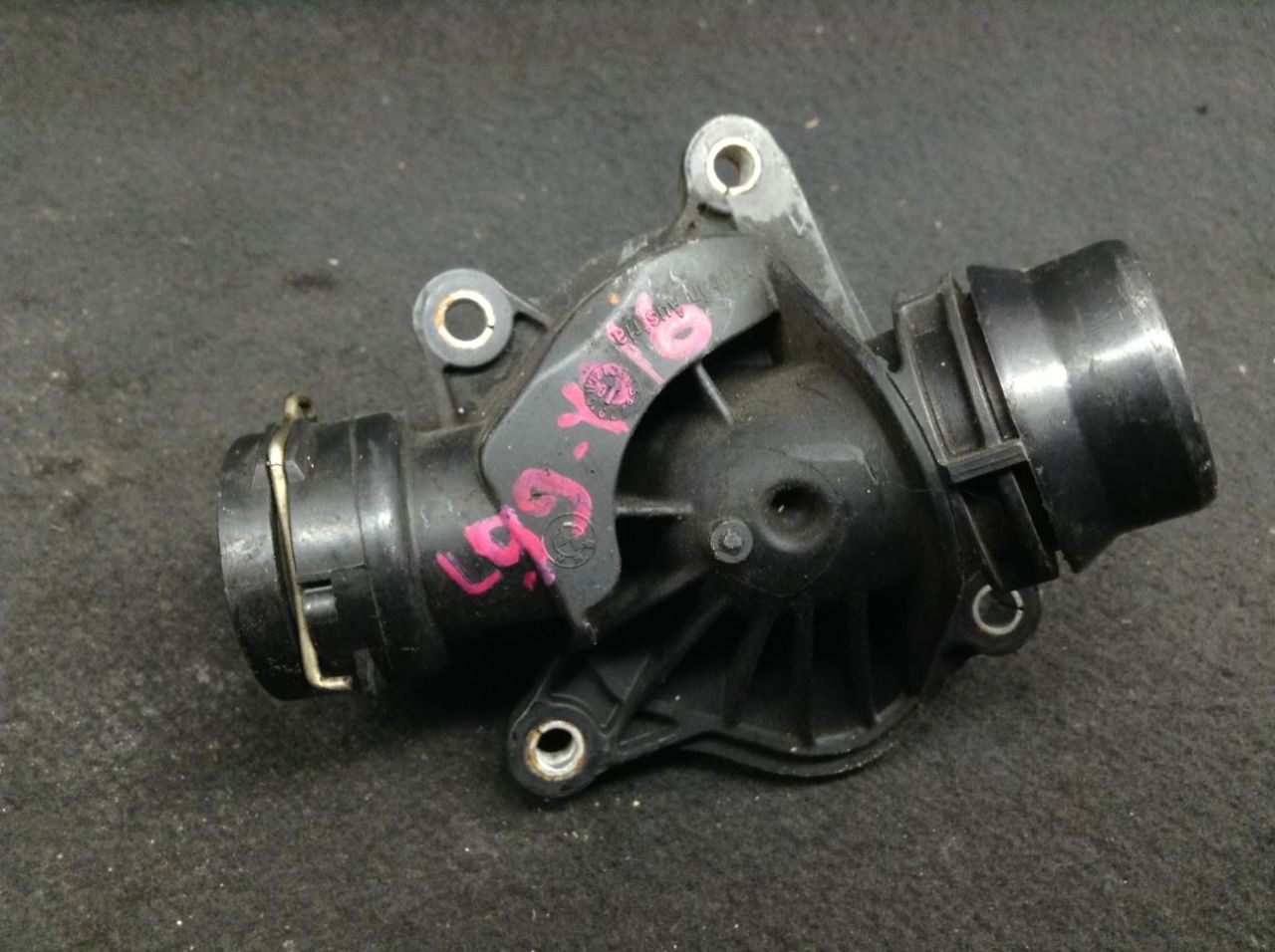 корпус термостата BMW 5 серия E60/E61 2007, 3.0 л., дизель, АКПП, седан, правый руль, 2248038 - фото №1