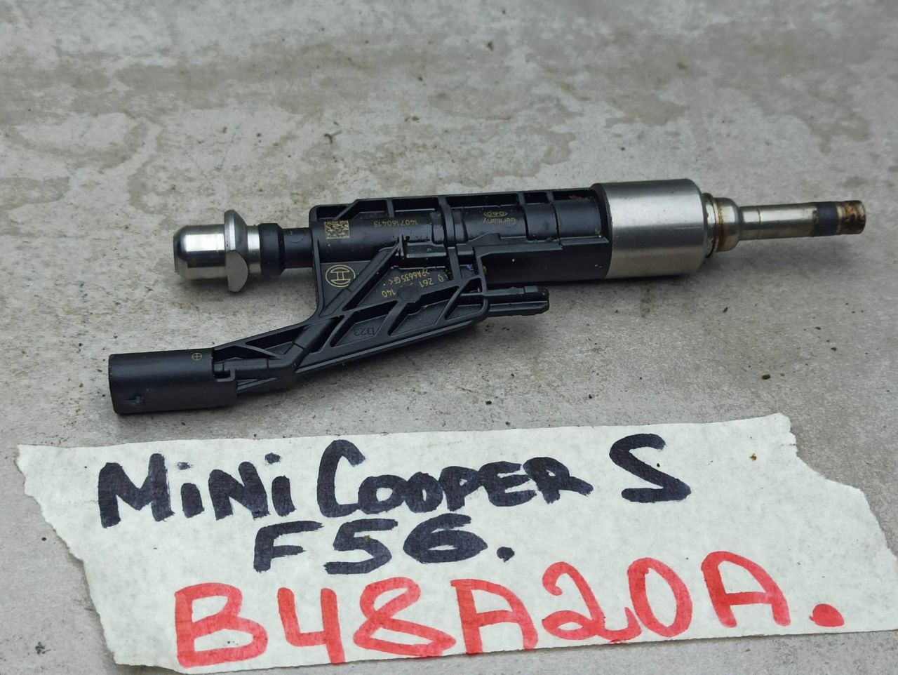 форсунка Mini Cooper S 3 поколение 2015, 2.0 л., B48 A20 A, 7639990 - фото №1