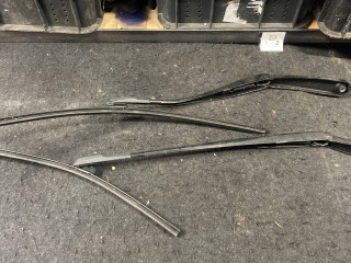 щеткодержатель (поводок стеклоочистителя, дворник) BMW 2010, 3.5 л., бензин