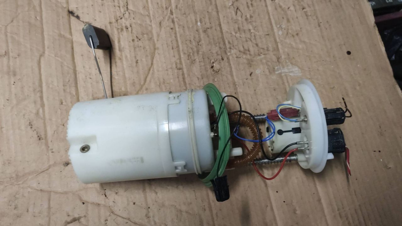 насос топливный BMW X5 E70 2009, 4.8 л., N62 B48 B, бензин, 7184497 - фото №1