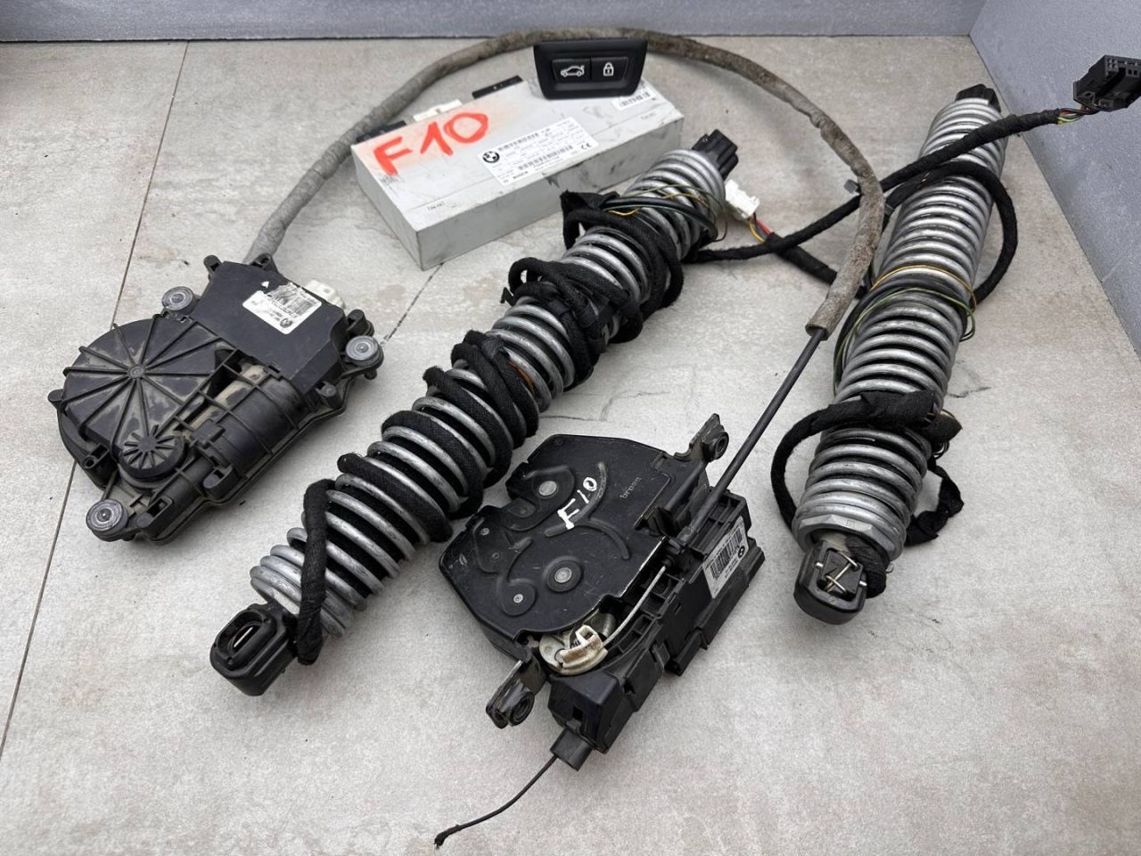 комплект электропривода крышки багажника BMW 2013, 7317512, 7269543, 7207009, 7207010, 7273752 - фото №1