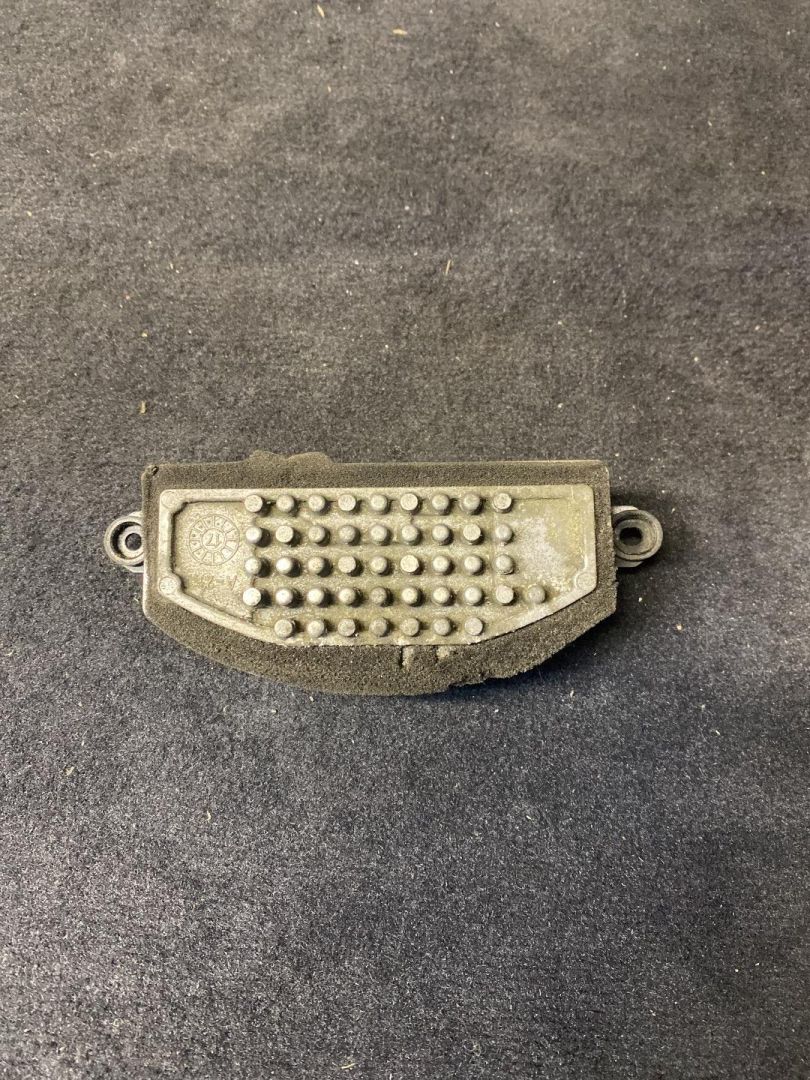 сопротивление печки BMW X1 F48 2018, 2.0 л., бензин, АКПП, 9377854 - фото №1