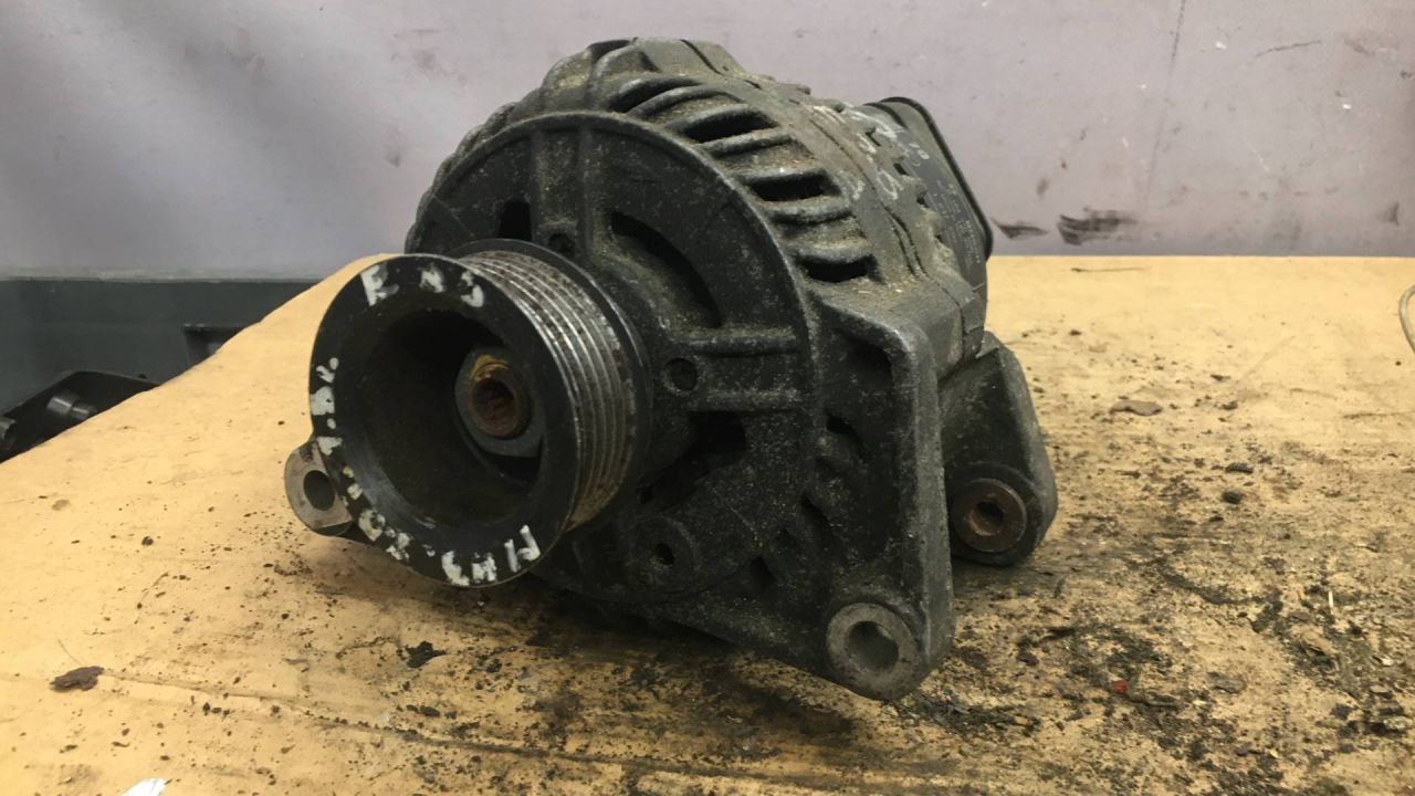 генератор BMW 3 серия E36 1995, 1.8 л., M43 B18 (184E2), бензин, МКПП, седан, 1247287 - фото №1