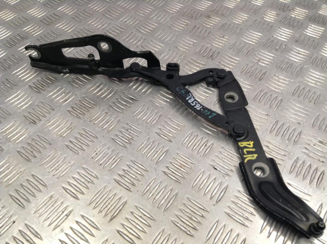 петля крышки багажника BMW 3 серия E90/E91/E92/E93 2007, 3.0 л., N53 B30 A, бензин, АКПП, черный, купе, 7060627 - фото №1