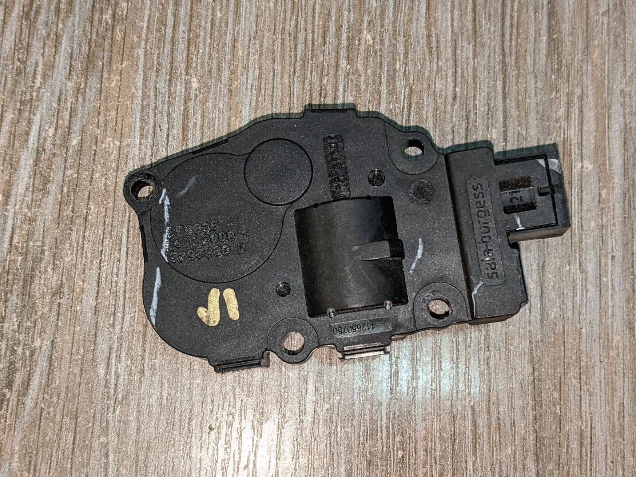 моторчик заслонки печки BMW X5 E70 2009, 4.8 л., N62 B48 A, бензин, АКПП, внедорожник 5 дв., 6956706, 929888G, EFB336 - фото №1