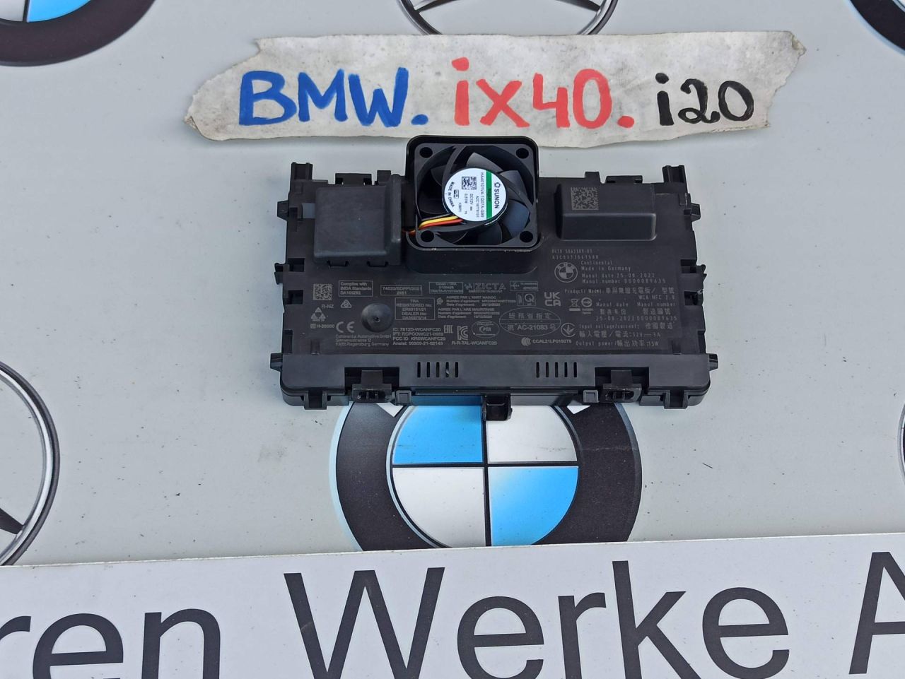 Беспроводное зарядное устройство BMW iX I20 2022, электро, полный привод, правый руль, 5A623A9 - фото №1