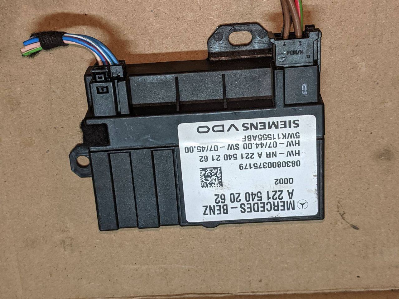 блок управления топливным насосом Mercedes-Benz C-Класс W204/S204 2009, 3.0 л., M 272.948, бензин, A2215400262, 5WK11555ABF - фото №1