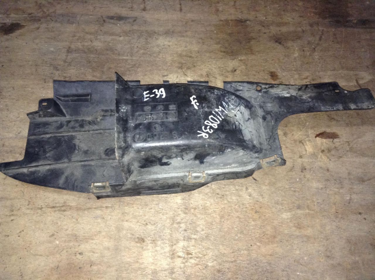 воздуховод (дефлектор) радиатора BMW 5 серия E39 2000, 3.5 л., бензин, АКПП, седан, 8159422 - фото №1