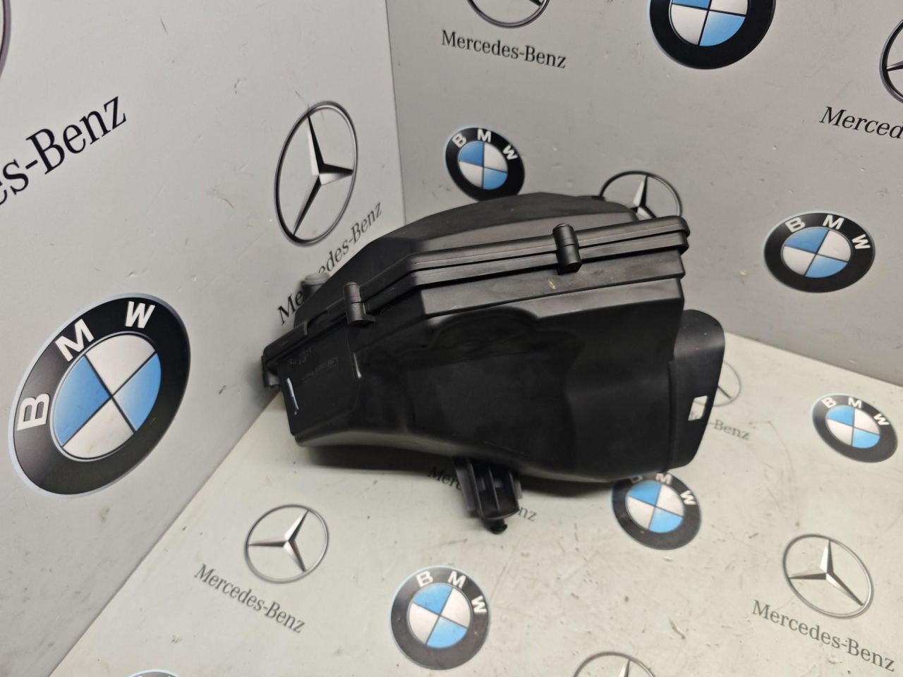 корпус воздушного фильтра BMW XM G09 2024, 4.4 л., бензин, 475, полный привод, 7214706, 9845089 - фото №1