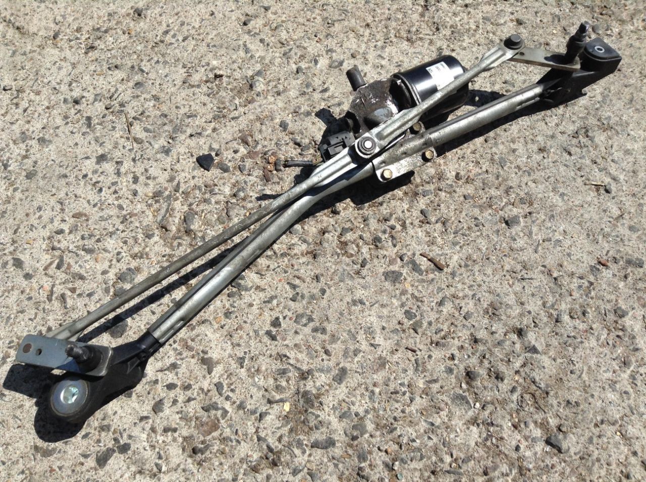 механизм стеклоочистителя (трапеция дворников) BMW Z4 E85 2004, 3.0 л., бензин, АКПП, кабриолет, 6912150 - фото №1