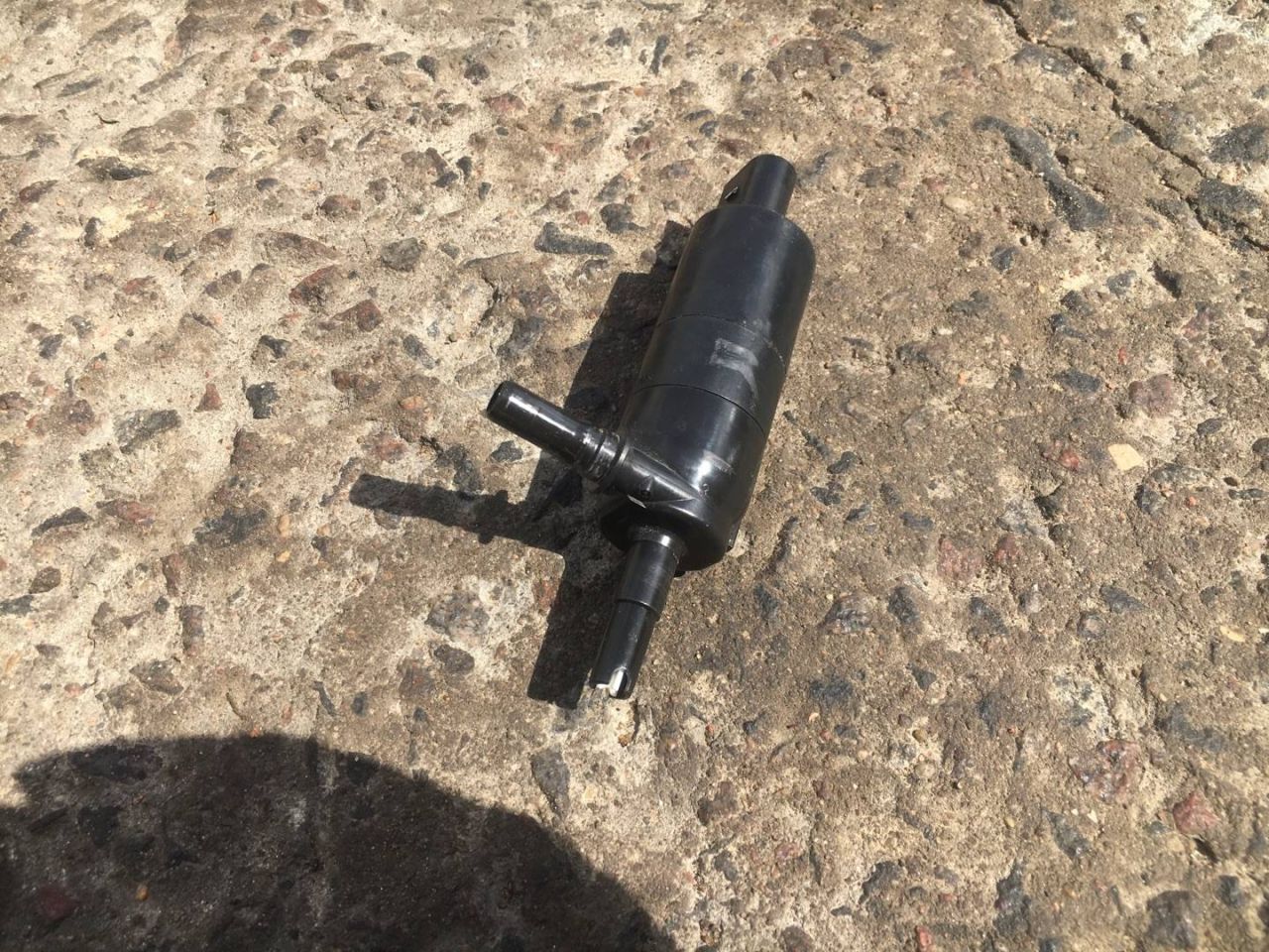 насос (моторчик) омывателя фар BMW 7 серия F01/F02 2011, 4.4 л., бензин, АКПП, 7217792 - фото №1