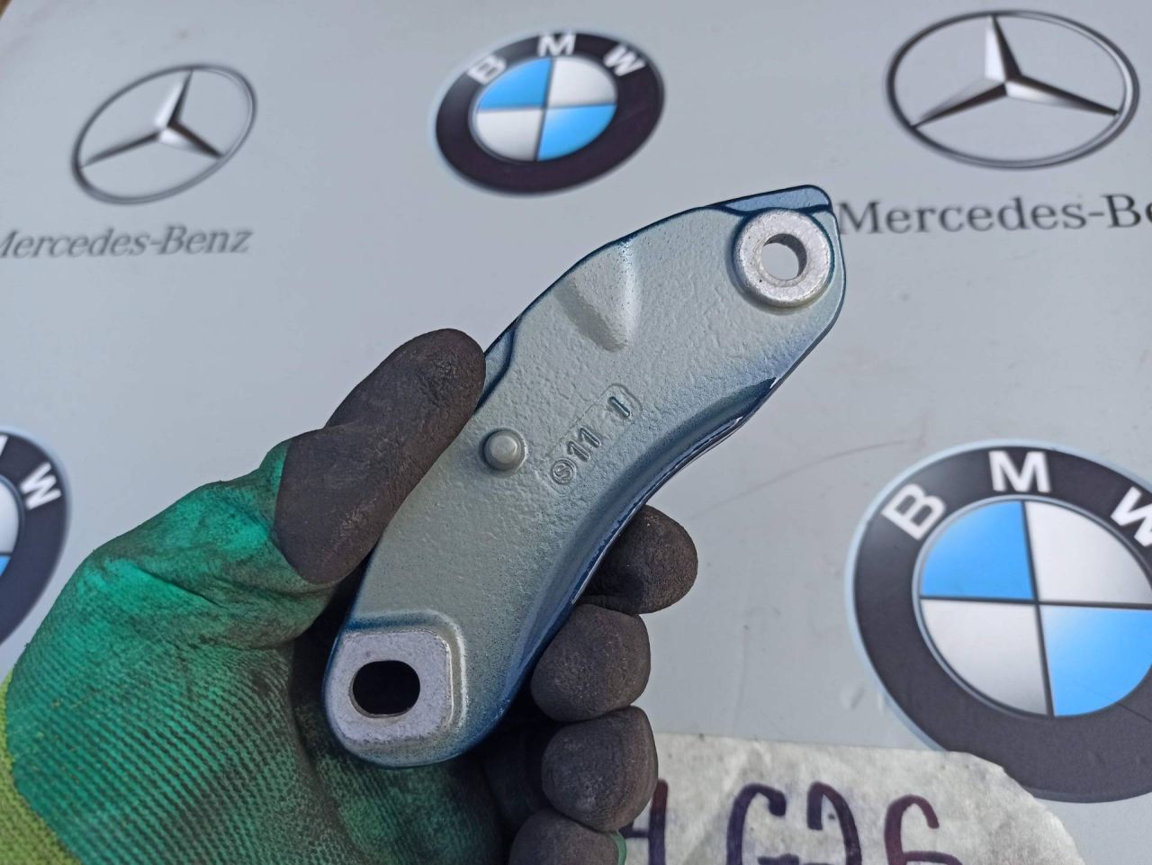 петля крышки багажника BMW i4 G26 2022, электро, АКПП, 7487568 - фото №1