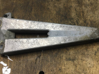 Кронштейн (крепление) выпускного коллектора Mercedes-Benz C-Класс W202/S202 [рестайлинг] 2000, 1.8 л., M 111.921, бензин, АКПП, седан, 1112361395