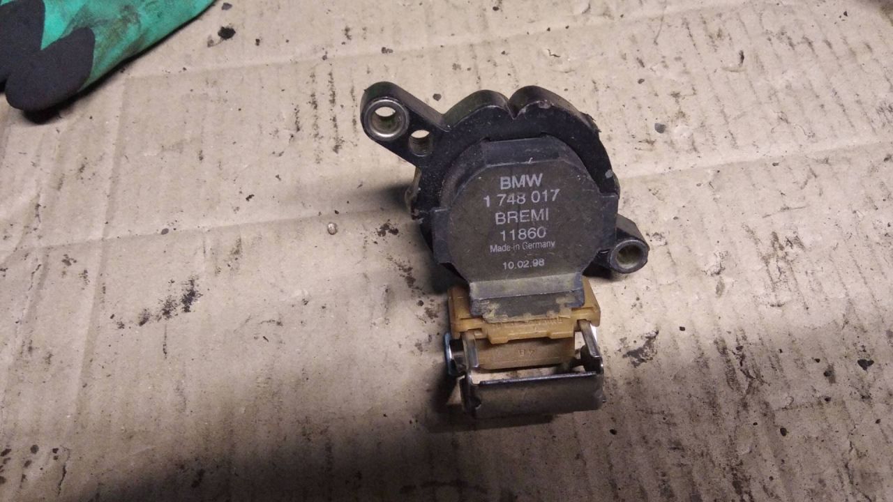 катушка зажигания BMW 5 серия E39 1998, 2.8 л., бензин, АКПП, седан, 1748017 - фото №1