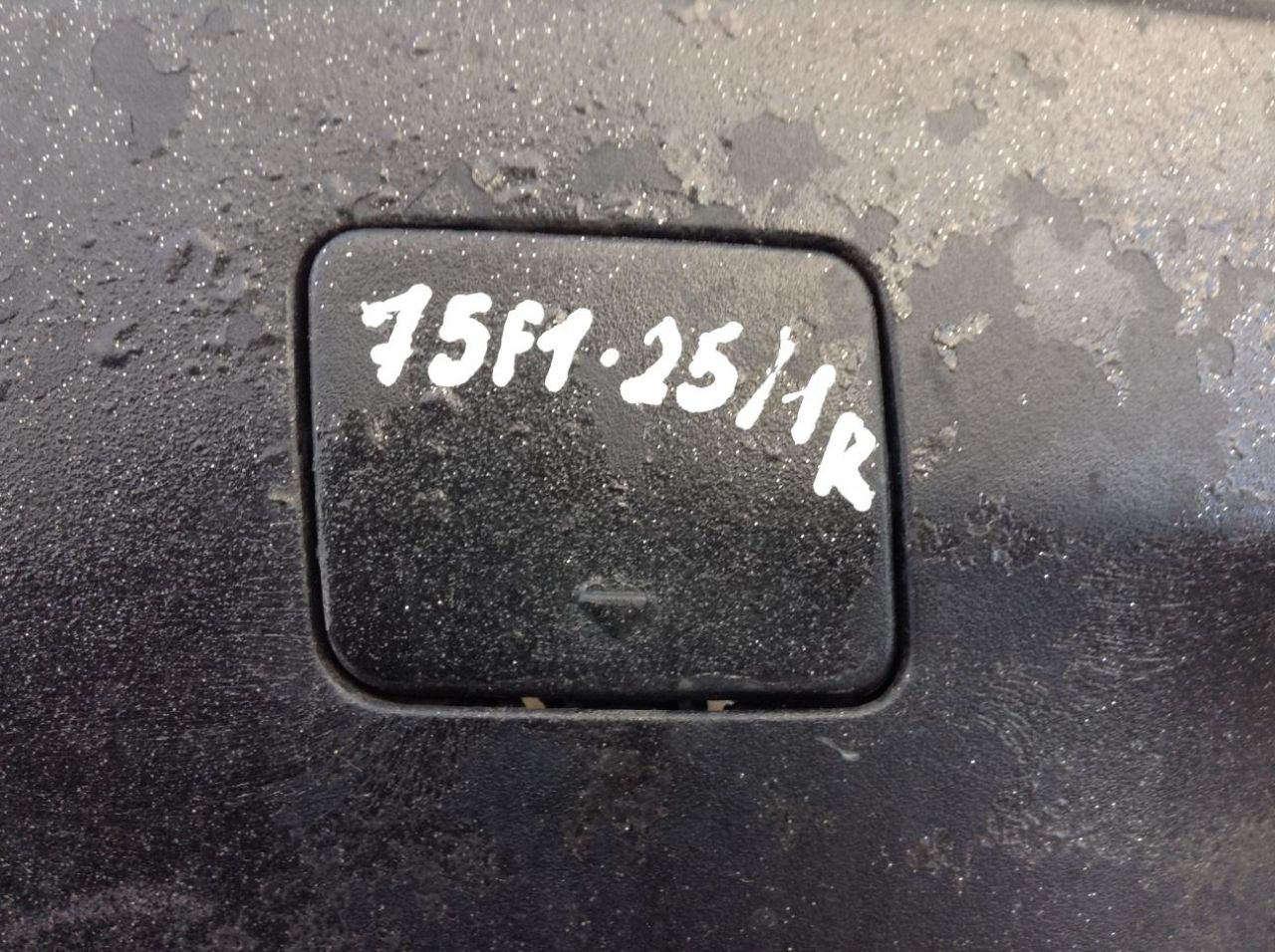 заглушка заднего бампера под крюк BMW X5 E70 2008, 3.0 л., N52 B30 AF, бензин, АКПП, внедорожник 5 дв. - фото №1