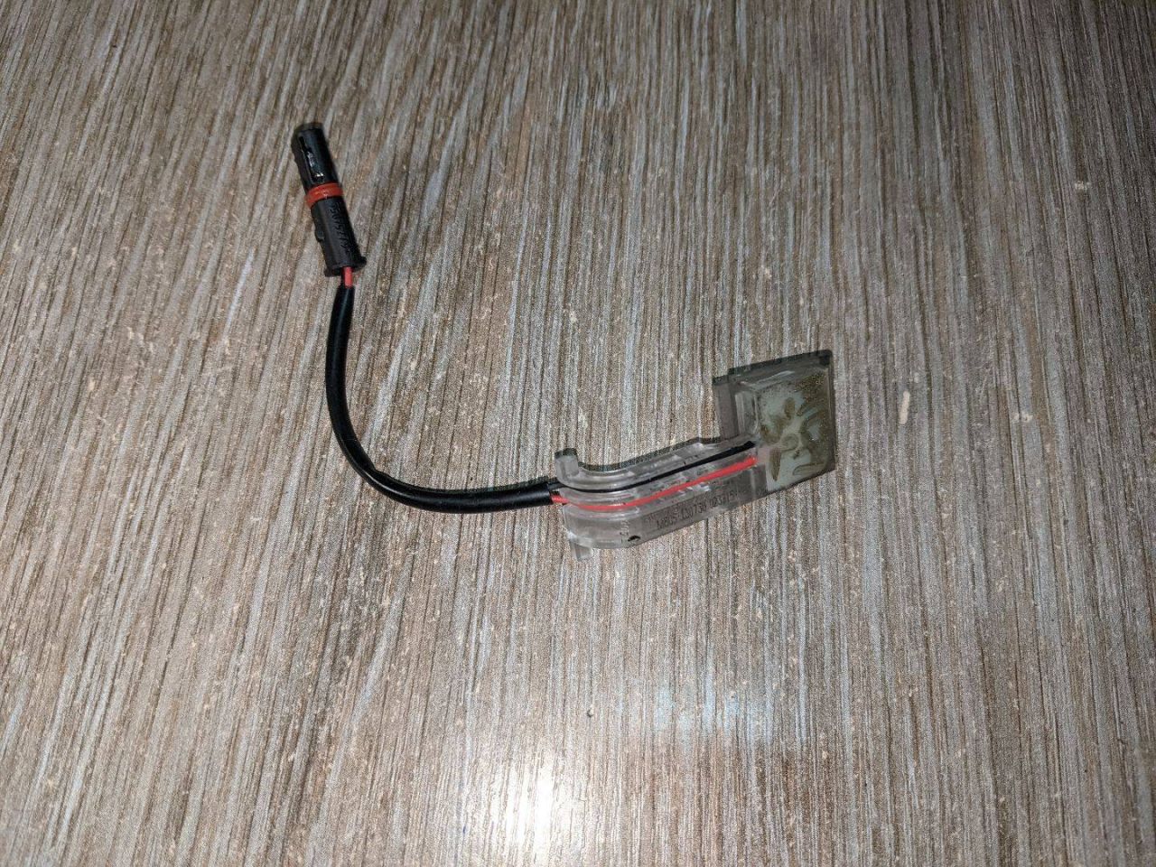 подсветка наружной ручки задней правой BMW 2013, 2.0 л., N47 D20 C, дизель, АКПП, хетчбэк 5 дв., правый руль, 7277448 - фото №1