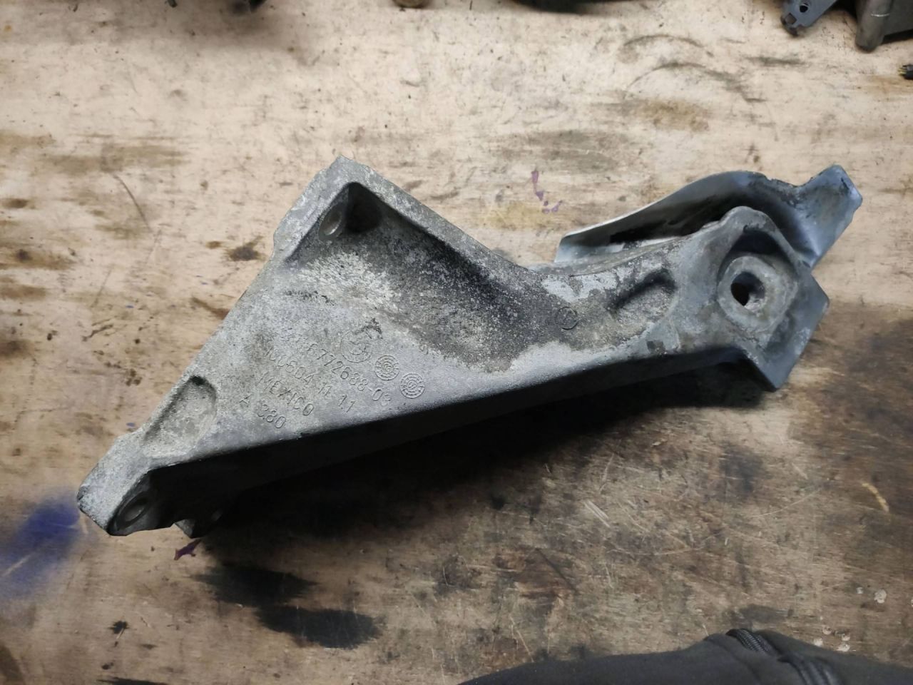 кронштейн двигателя BMW X5 E70 2007, 4.8 л., N62 B48 A, бензин, 6772688 - фото №1