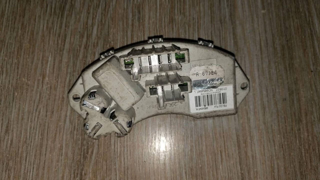сопротивление печки BMW 3 серия E90/E91/E92/E93 2007, 3.0 л., N54 B30 A, бензин, АКПП, седан, 985464FK - фото №1