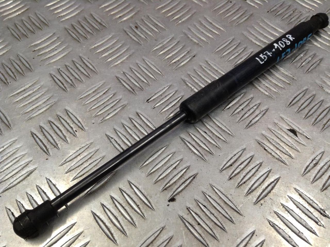 амортизатор капота BMW 5 серия E60/E61 2007, 3.0 л., N52 B30 A, бензин, АКПП, седан - фото №1